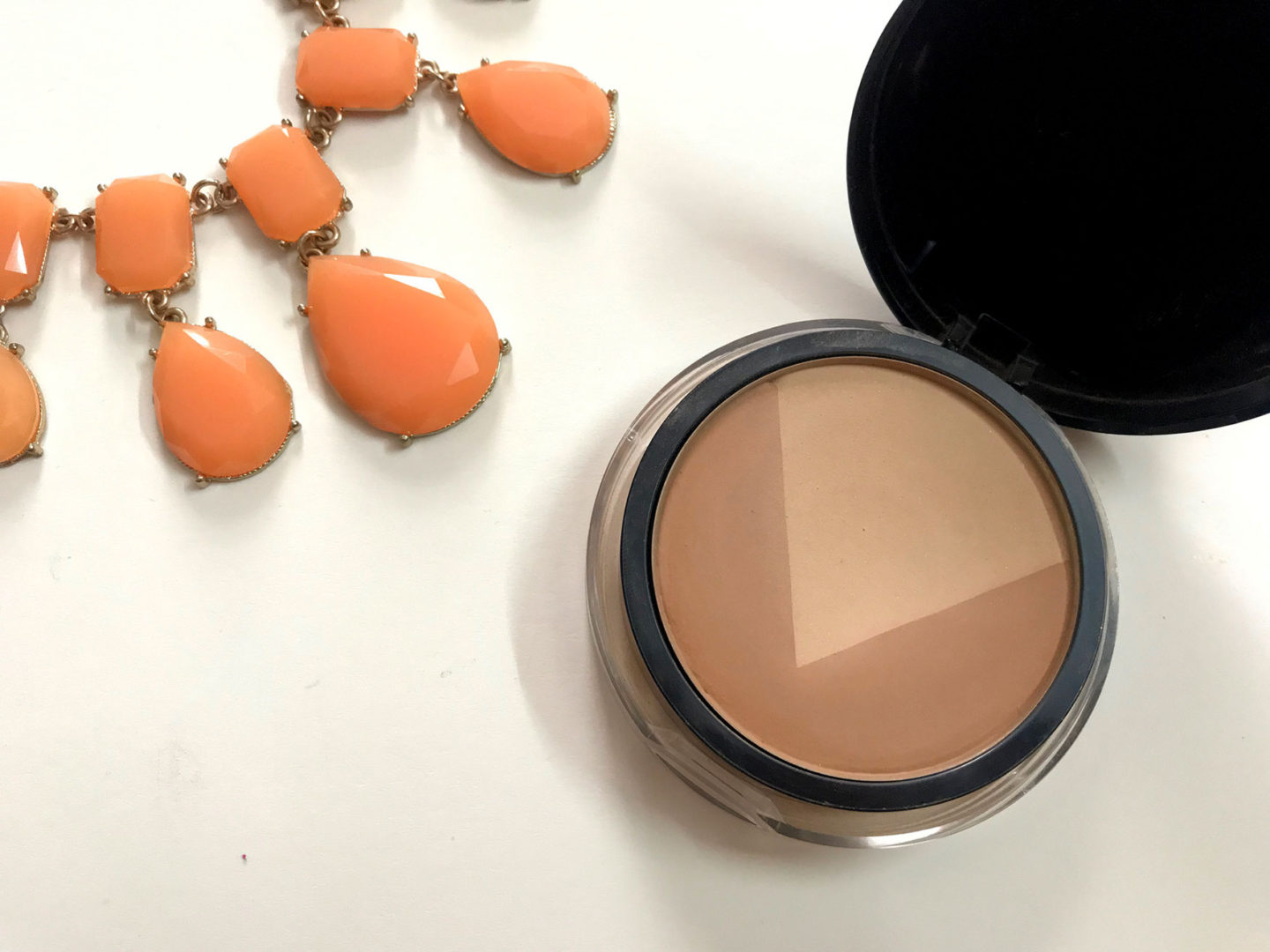 Maybelline-V-Face-Duo-Powder-Review-swatch