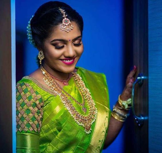 actress andrea in green saree