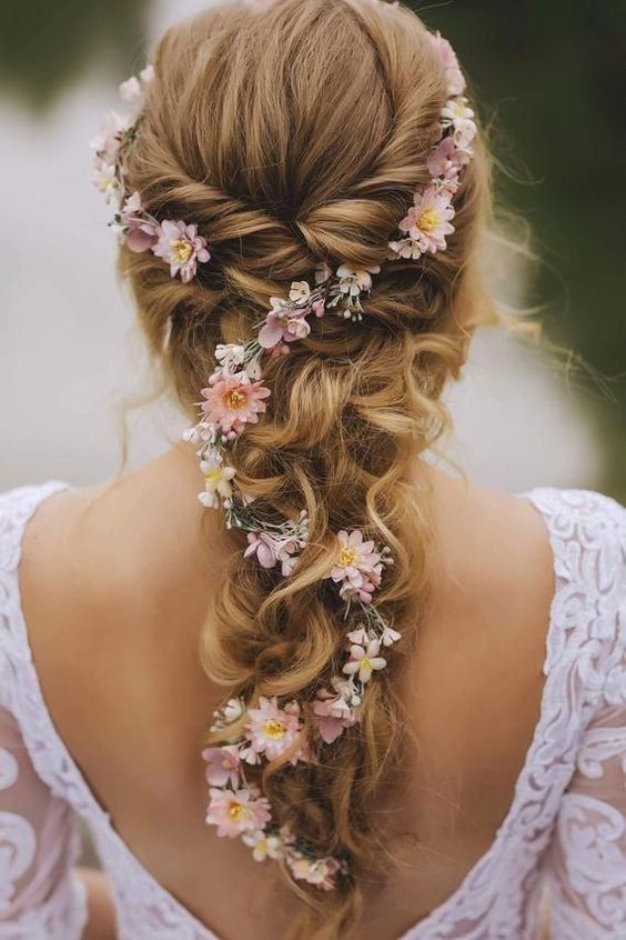20 Beautiful Hairstyles for Christian Brides - Candy Crow
