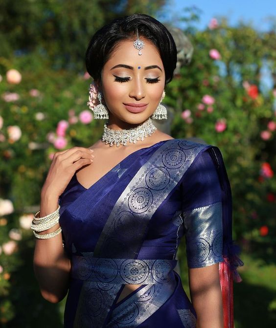 blue saree with saree belt