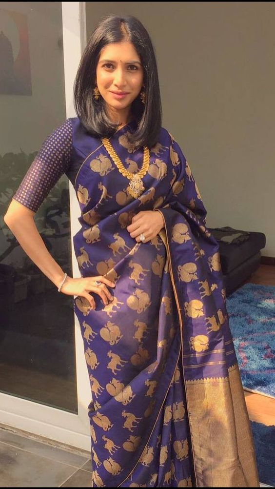 actress in blue saree