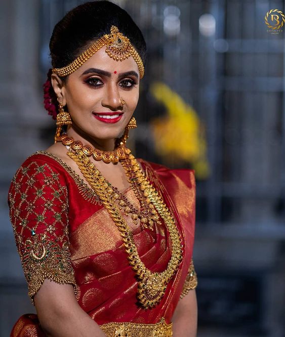 Aishwarya MakeUp Artist on Instagram: “Lahari @sparklingbeutii muhurtham  look @shopzters… | Indian wedding outfits, South indian bride saree, Indian  bride hairstyle