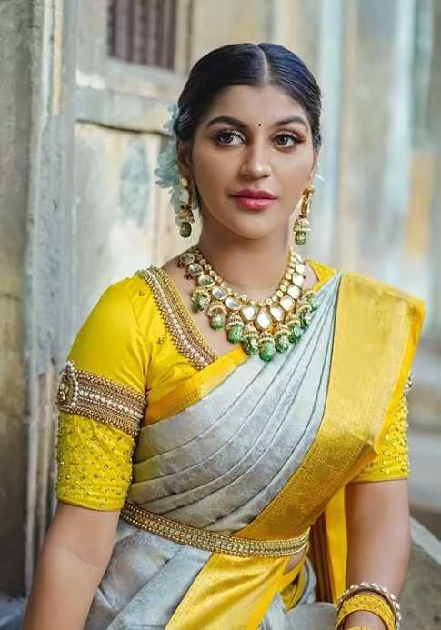 Pairing Grey saree With Border Color Blouse: