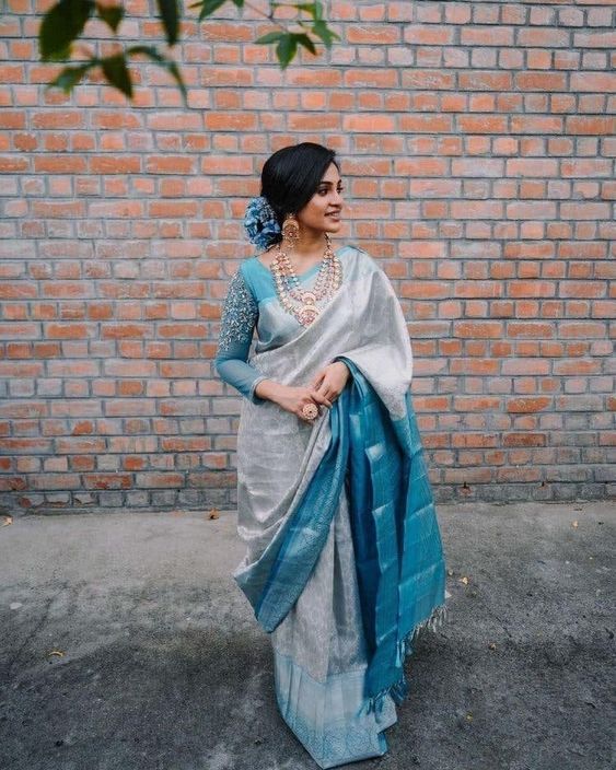 Pairing Grey saree With Border Color Blouse: