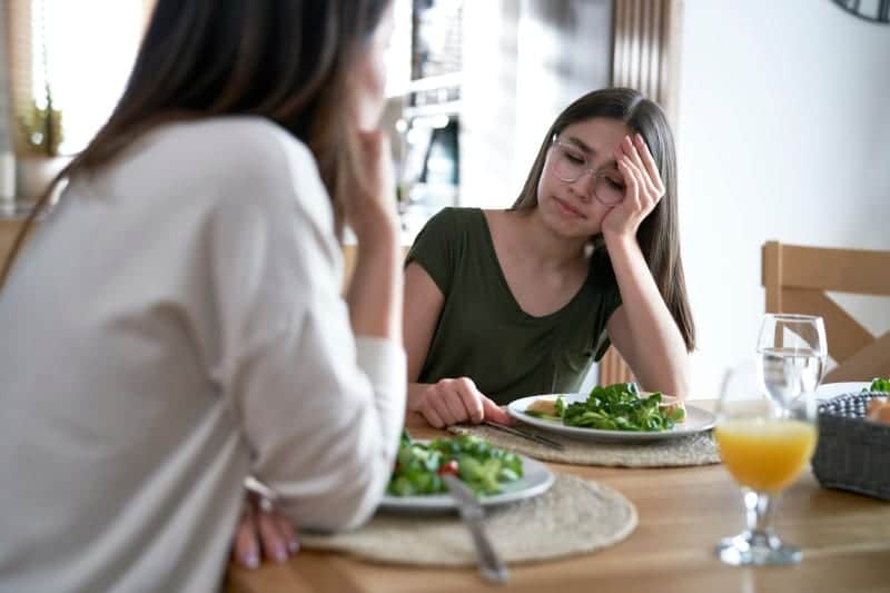 Signs a Teenager is Suffering from an Eating Disorder